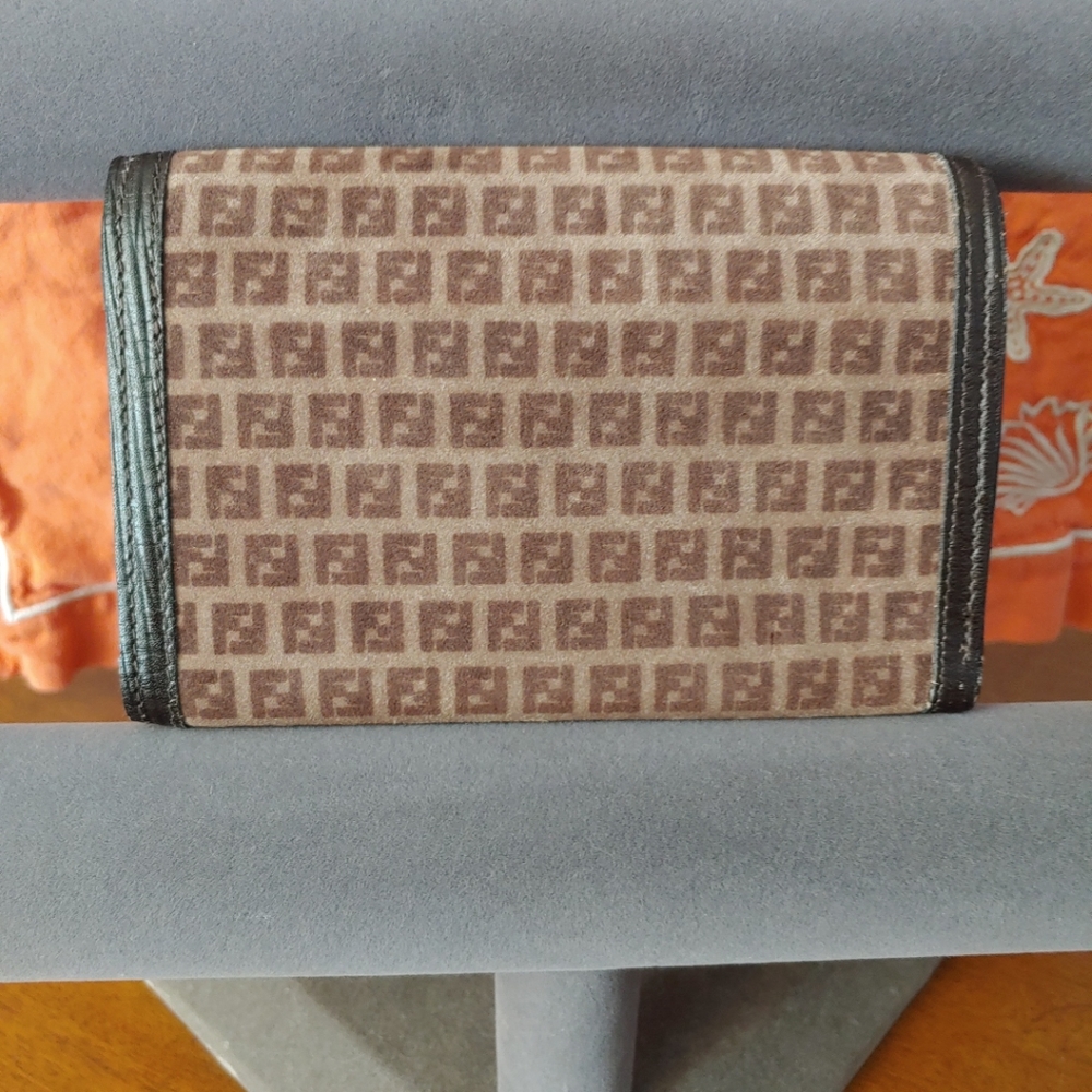 FENDI FF WALLET. EUC - Picture 11 of 12